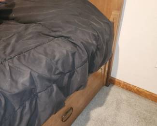 Trundle twin bed