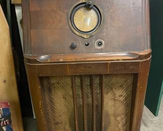 Philco 38-7 Console Radio
