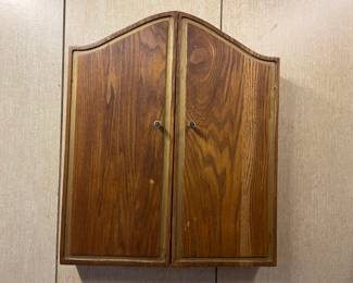 Vintage Wooden Dartboard Cabinet with King's Head Pub Game Set