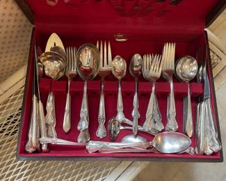 Vintage Wm. Rogers Mfg. Co. Silverplate Flatware Set in Chest