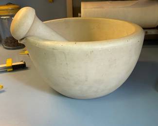 Standard Trenton "7" Acid Resisting Porcelain Mortar and Pestle