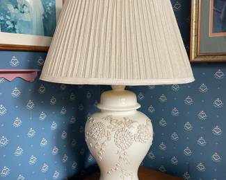 Vintage Cream Ceramic Ginger Jar Table Lamp with Floral Relief