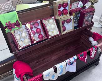 Vintage Lane Cedar Chest