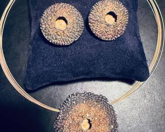 Rebecca Myers, Seed Pod Necklace-and matching clip earrings, 2014, 22-karat yellow gold, oxidized silver, diamonds