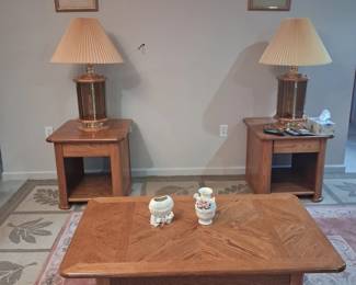 Oak console/lift table; 2 side tables with retro lantern lamps