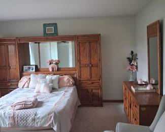 Oak Master Bedroom Wall Suite (with Dresser & Mirror)