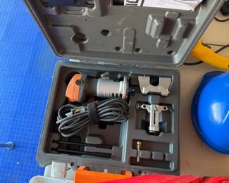 Compact laminate trimmer