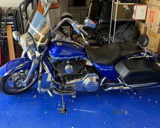 Blue Harley-Davidson motorcycle 