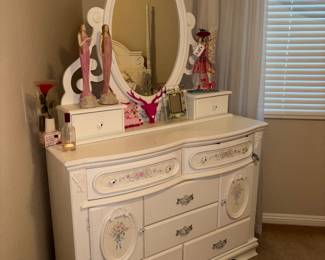 Bedroom Dresser With Mirror