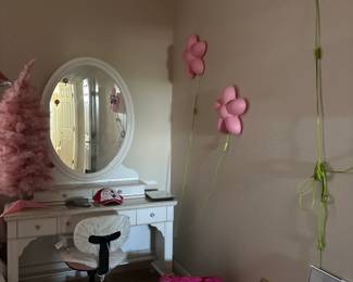 Oval Mirror Vanity Desk