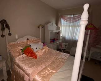 Four Poster Bed Front View