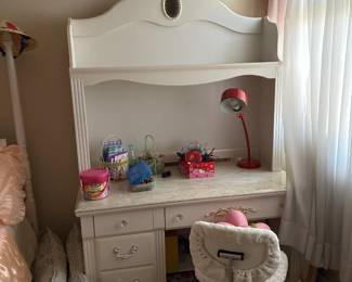 White Bedroom Desk And Chair