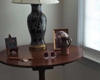 Williamsburg Mahogany Tilt Top Table Tea Table
