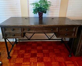 Like-new Haverty's Office Desk