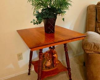     Bobbin / Spool Leg Antique Tables