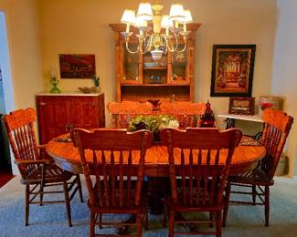 Dining Table and Chairs (4 in good condition, 2 chairs need repair)
