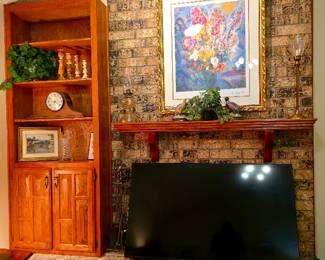 Several TVs and art available