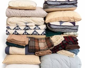 62 MysteryLinenClosetQuiltsBlanketsBedding