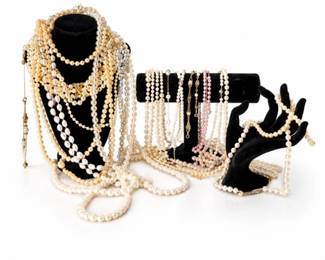 67 LargeMixedPearlFauxPearlJewelryCollection