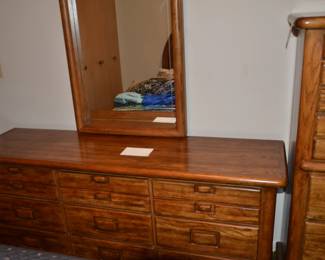 DRESSER