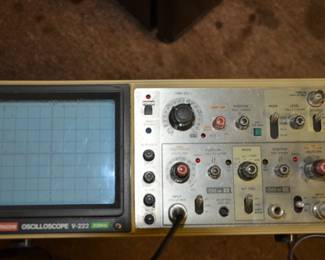 Hitachi v-222 Dual trace 10MGh OSCILLOSCOPE