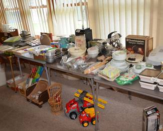 TOYS AND DISHES