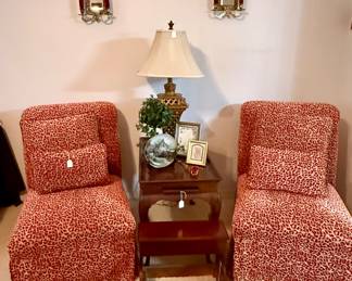 Slipper chair twins