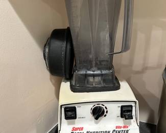 vintage Vita-Mix Super Total Nutrition Center (VM0103) whole food machine and blender