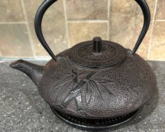 vintage Japanese cast iron teapot or tetsubin