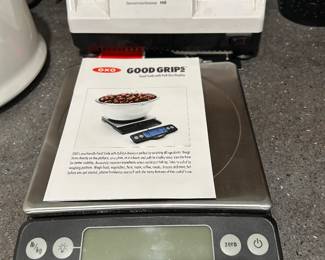 OXO Good Grips Food Scale with Pull-Out Display And Chef'sChoice Diamond Hone Model 110 Electric Knife Sharpener