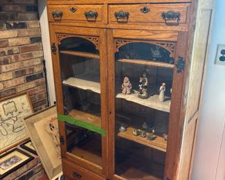 Antique display hutch (as-is)