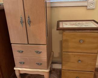 Jewelry cabinet