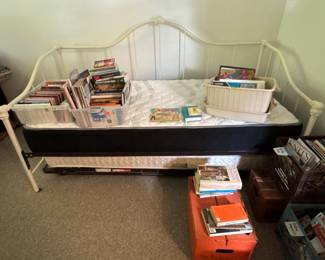 Trundle bed & mattresses