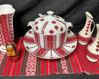 OM318Vintage Ukrainian Vyshyvanka Style Porcelain Serving Set