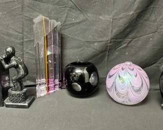 OM373Vintage Art Deco  Studio Art Black Figural Bookends  Art Glass Vases