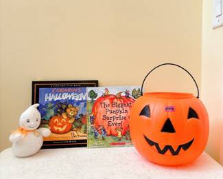 Vintage Blow-Mold Plastic Pumpkin Jack-O'-Lantern Candy Bucket