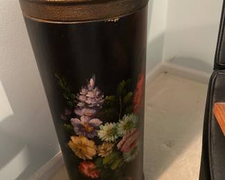 VINTAGE DEC-ART TOLEWARE HAMPER WITH COVER