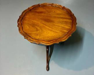 Vintage pie crust table