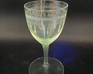 UV reactive vintage wine glass