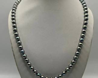 High luster faux Majorica pearl necklace