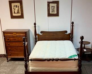 Vintage walnut for post bed pineapple finials