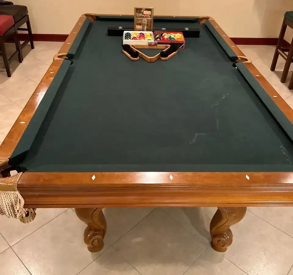 01 Brunswick Billiards Pool Table w Fringe Pockets, Wood Finish and Green Felt
