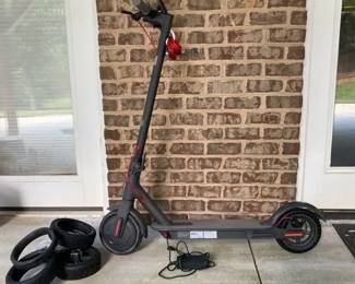 Xiaomi M375 Electric Scooter With Spare Tires