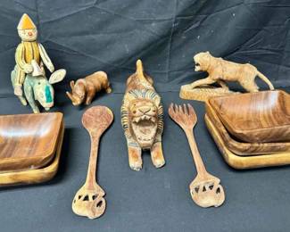 OM356Vintage Hand Carved Monkey Pod Wood Salad Bowl Set Safari Animal Figurines