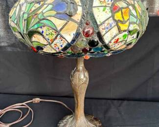 OM232Tiffany Style Stained Glass Lamp With Domed Multicolored Shade