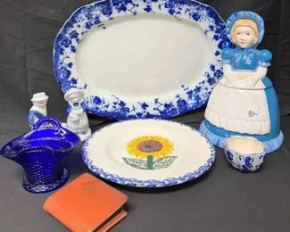 OM366Vintage Blue Ceramic Decor Blue Bonnet Sue Cookie Jar, Platters Figurines