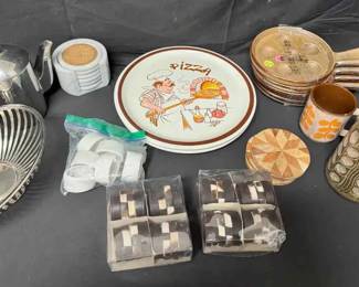 OM389Vintage Kitchenware Retro Pizza Plates, Ceramic Escargot Pans, Coffee Pot Decor