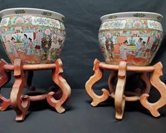 OM319Chinese Famille Rose Planters And Wooden Stands