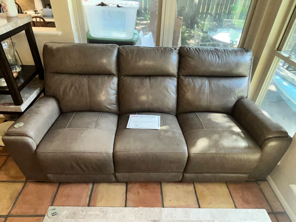 EXCELLENT LEATHER DUAL "POWER RECLINER" SOFA!