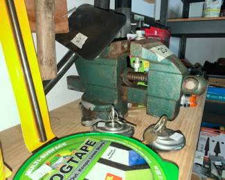 NICE BENCH VISE